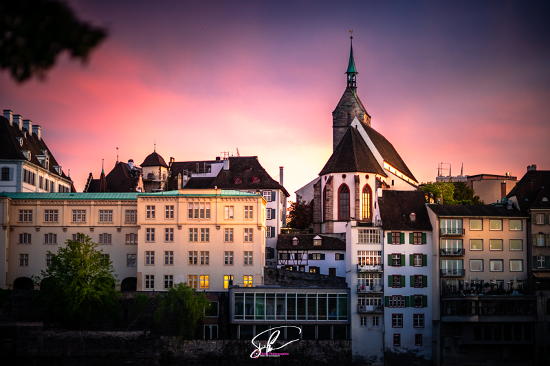 Photo de Bale Suisse au soleil couchant