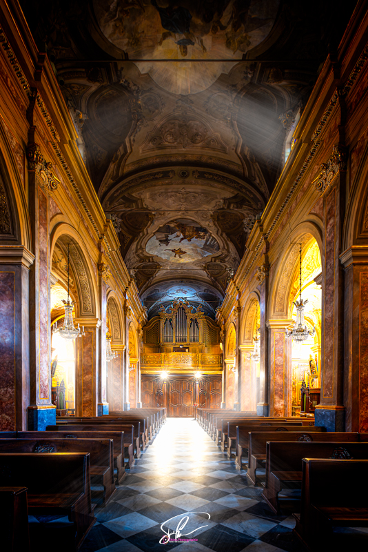 Photo interieur eglise cheraso langhes italie
