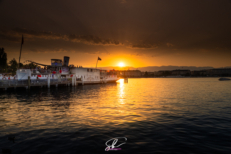 Photo du coucher de soleil sur geneve et sur le lac leman