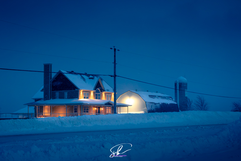 Photo d une sucriere au canada de nuit
