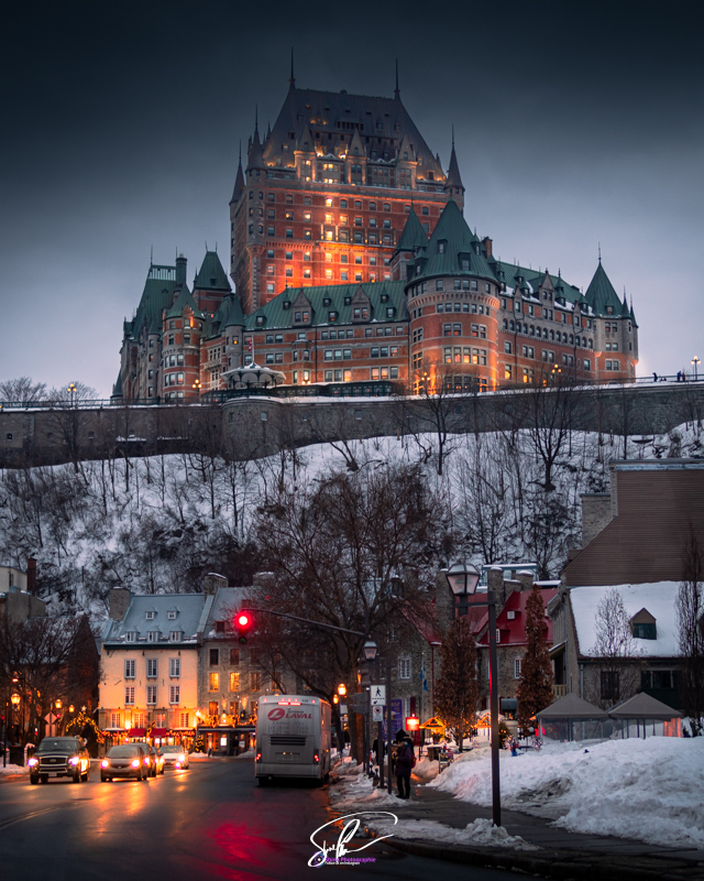 Photo du chateau de Frontenac a la tombee de la nuit