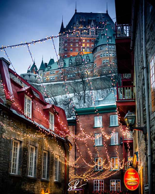 photo du chateau de frontenac depuis le vieux quebec le soir