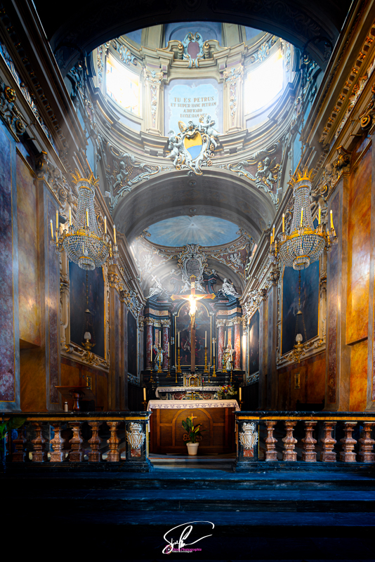 photo interieur eglise cherasco langhes italie