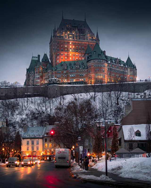 Photo du chateau de frontenac quebec a la tombee de la nuit
