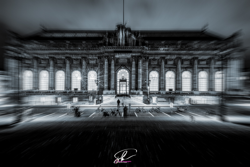 Photographie du musee MEG de geneve en noir et blanc