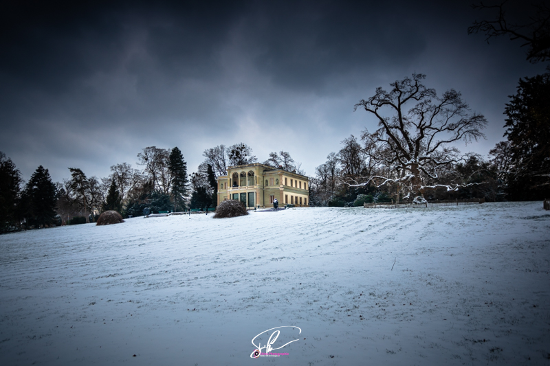 photographie du musee des science de geneve sous la neige