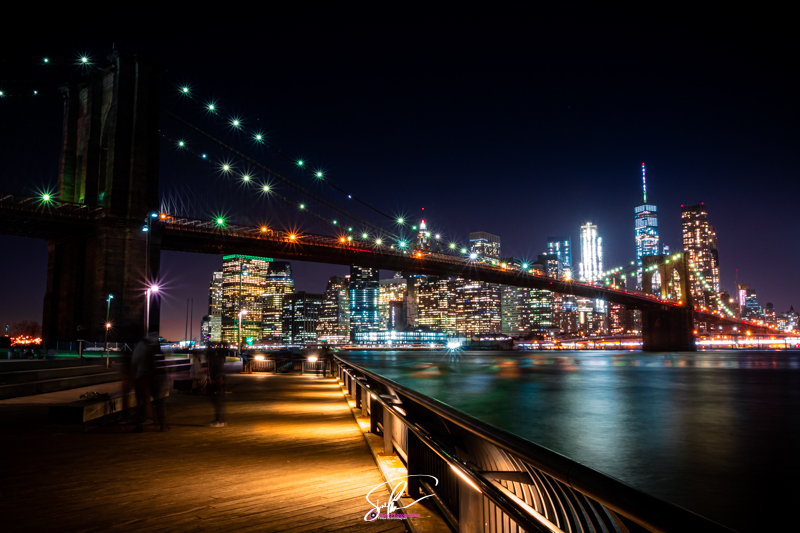 photo de nuit sur brooklyn bridge